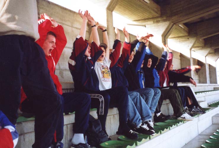 Beim Spiel der C-Jugend ist die B-Jgd vllig in Ekstase