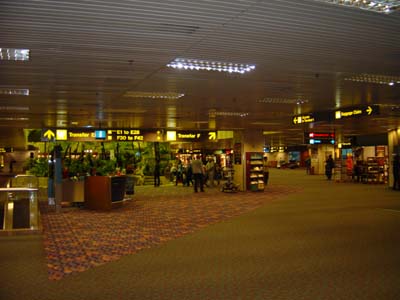 Bild008: Abflug-Terminal vor Singapur