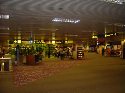 Bild008: Abflug-Terminal vor Singapur