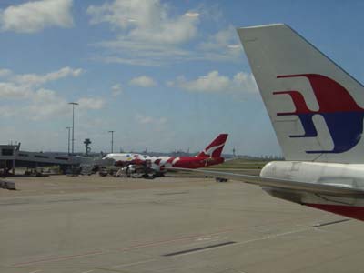 Bild011: Jumbo Jets von Qantas und Malysia Air