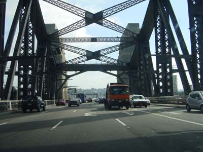 Bild059: Überquerung der Habour-Bridge