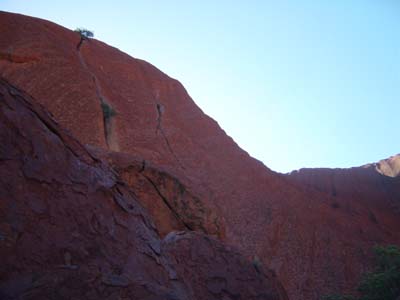 Bild101: Ostseite des Uluru
