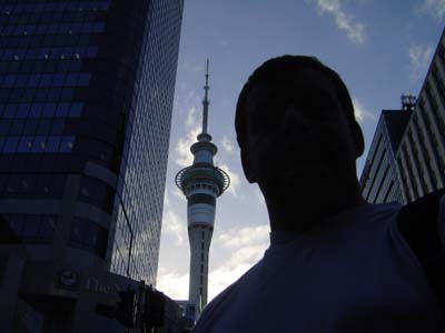 Bild179: M. Bittner unterm Skytower