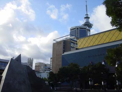 Bild180: Historische Gebude und die Skycity