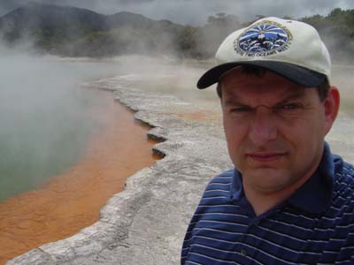 Bild196: M. Bittner vor der Primrose Terrace