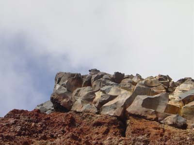 Bild203: Unterhalb der Kraterrandes - Blick nach oben