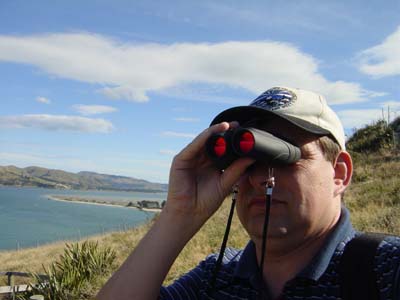 Bild271: M. Bittner greift zu den Bioculars