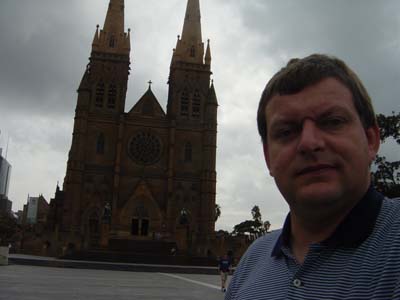 Bild317: M. Bittner vor der Cathedral