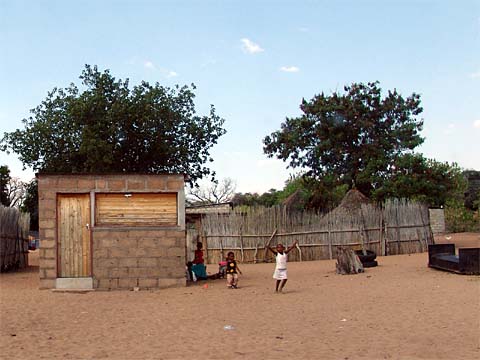 Bild101: Tobende Kinder