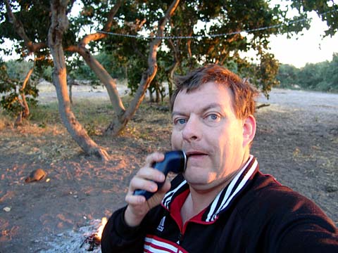 Bild123: Rasur in der Wildnis