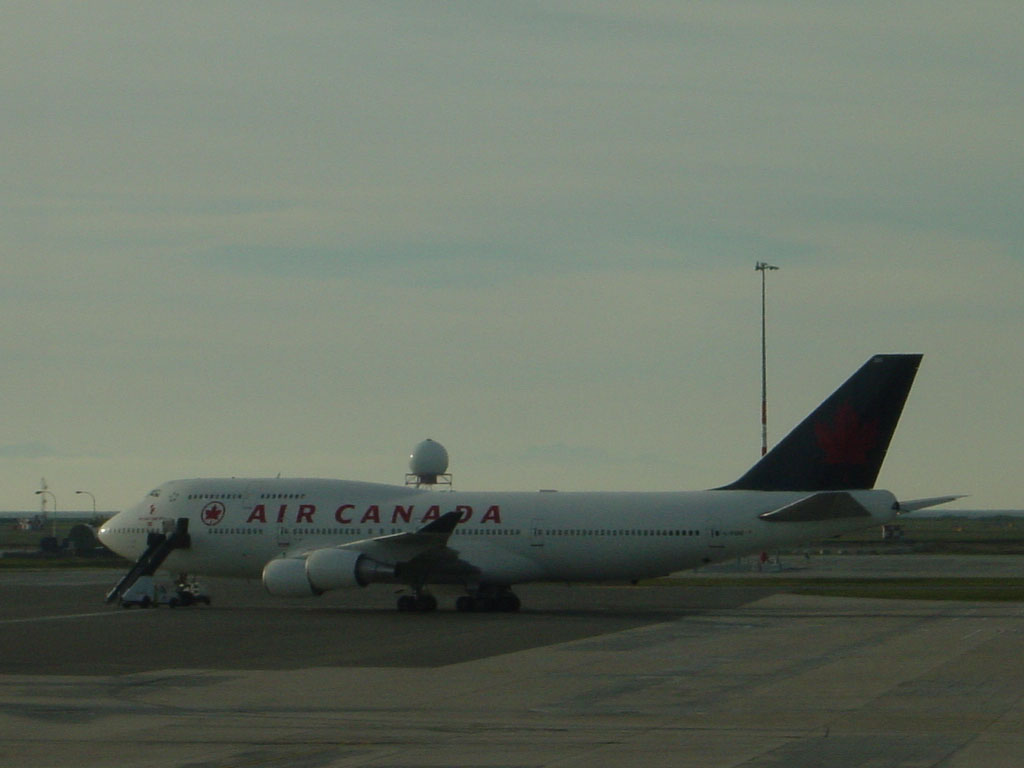 Boeing 747-446 / C-FGHZ / Team Canada 2002