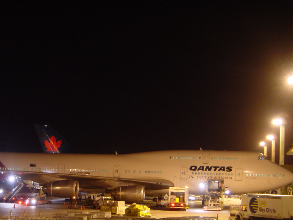 Boeing 747-338 B / VH-EBW - City of Tamworth