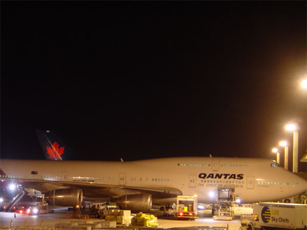 Boeing 747-338 B / VH-EBW - City of Tamworth
