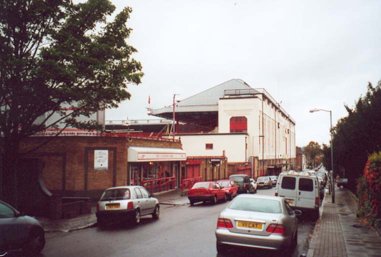 Haupttribne in Highbury von aussen